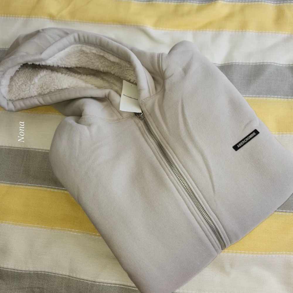 Abercrombie and Fitch Sherpa-Lined Full zip Hoodie size Large NWT